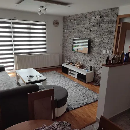 Apartman 2 פוצ'ה
